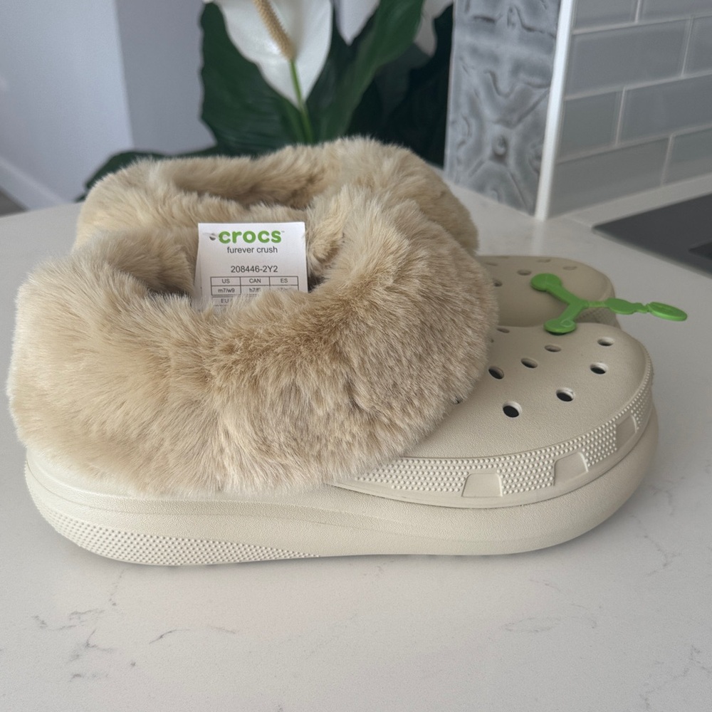 NWOT! Furever Crush fur lined crocs. Super cozy.Women's  Size 9